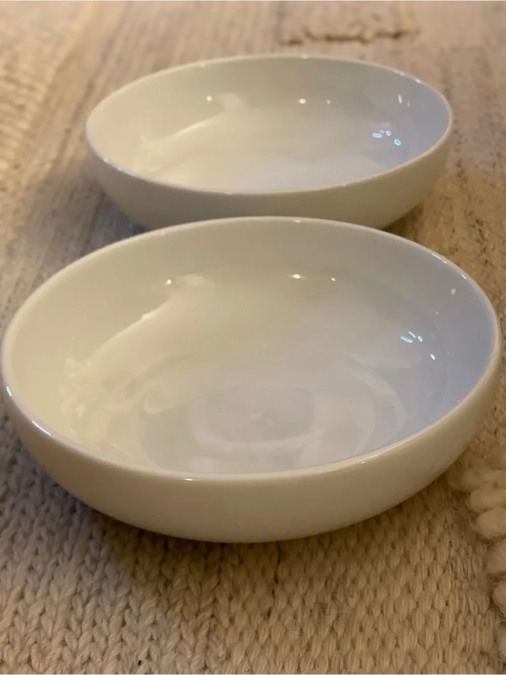 Set of 2 White Shallow Bowls. - Picture 3 of 6